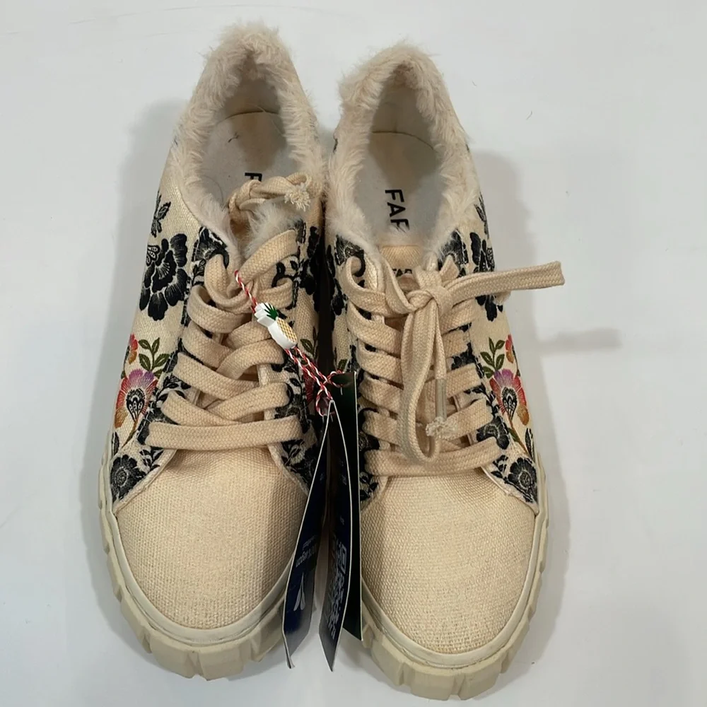 NWT Romantic Garden Platform Sneaker Size 8.5 Canvas With Floral Print